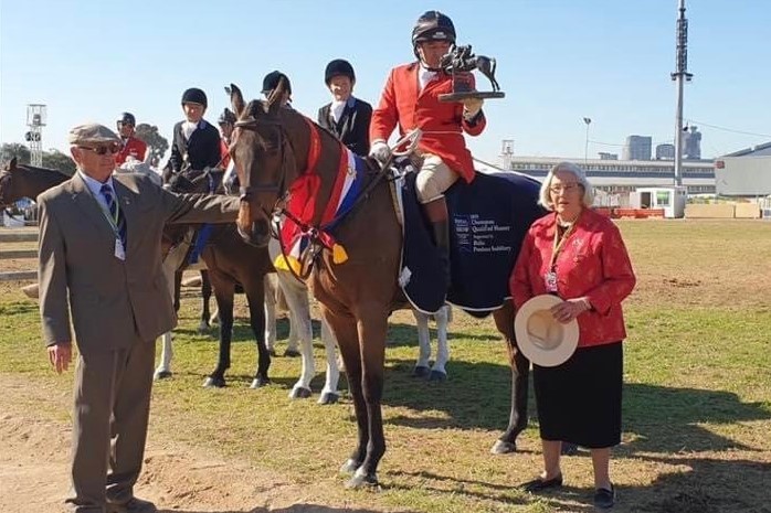 Kathleen presenting Gerard Hurry with the inaugural Darren Green Memorial Trophy for the most successful horse and rider in the hunting competition at the Melbourne Royal Show in 2019.