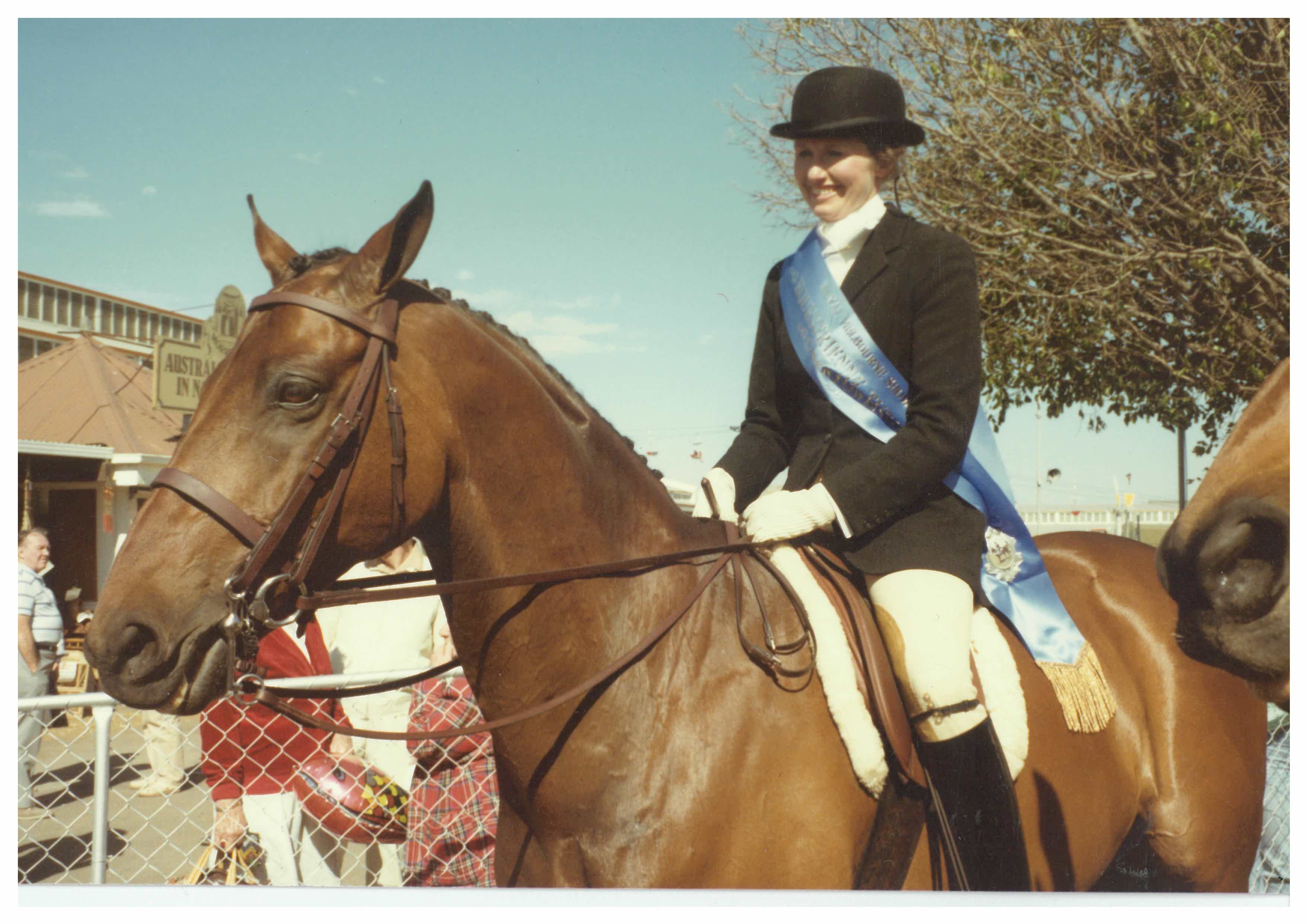 Helen Heagney after winning the 1985 Garryowen Equestrienne Turnout. Image Source: Melbourne Royal Heritage Collection.